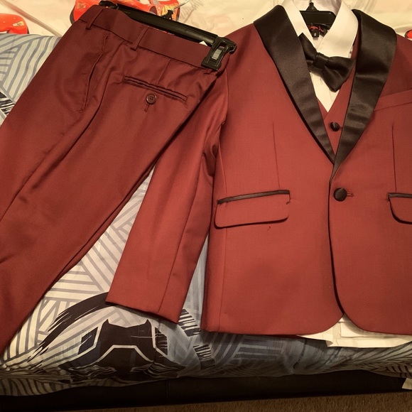 BOYS 3 piece suit including shirt/bow-tie - Picture 2 of 5